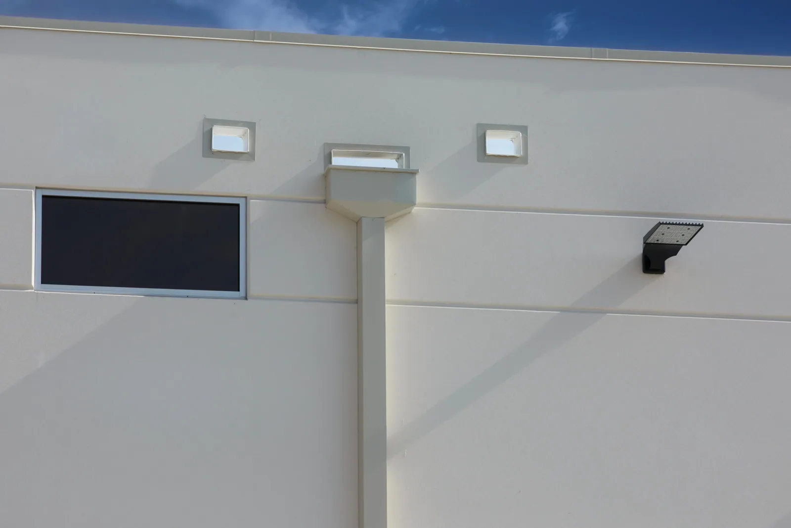 Commercial Edge Metal, Coping, and Gutter Repair in Longview, TX Commercial Edge Metal, Coping, and Gutter Repair in Longview, TX